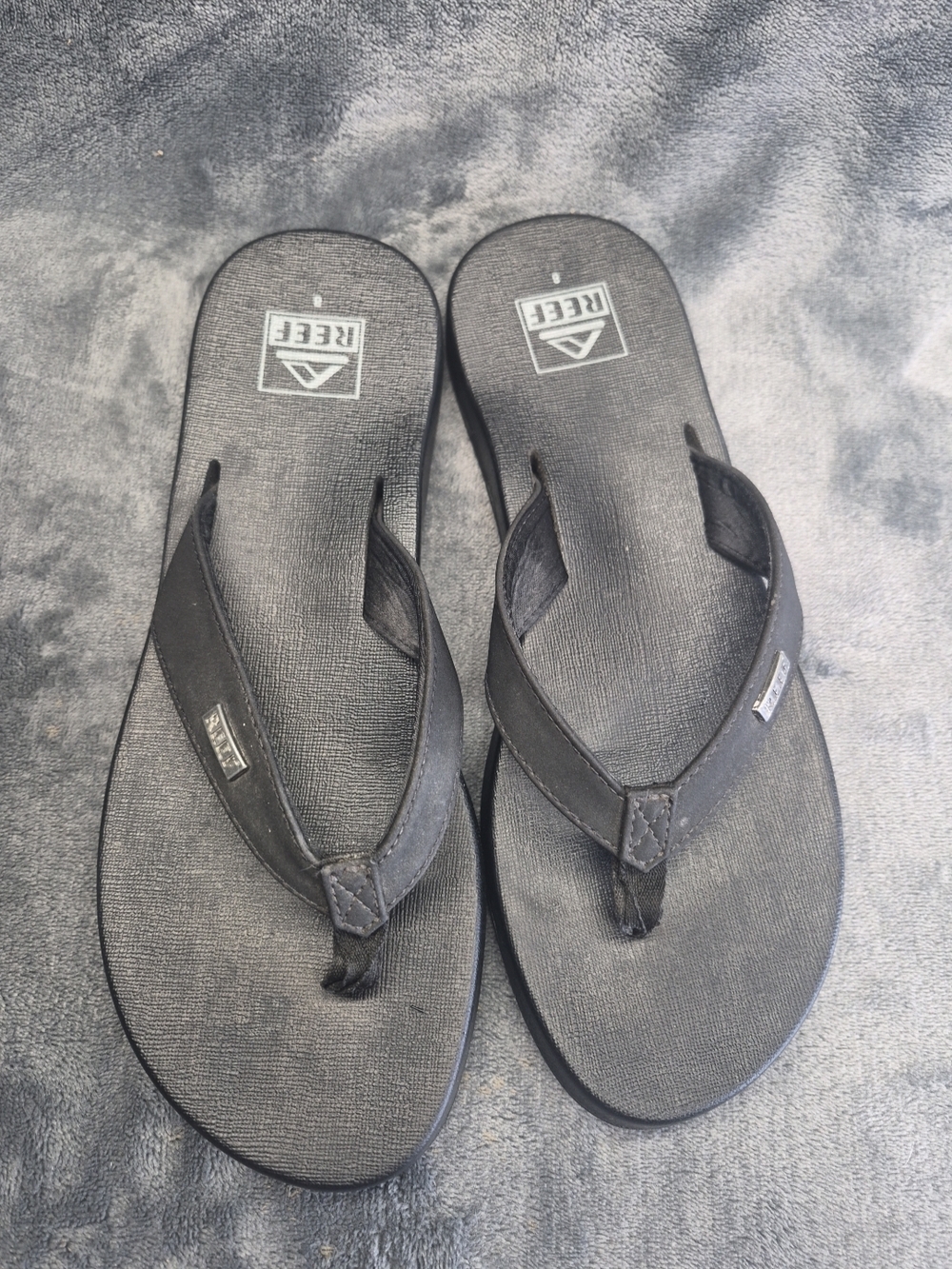 Reef Element Flip Flop Sandals Black Size 8 Metal Logo Slip On - Picture 2 of 9